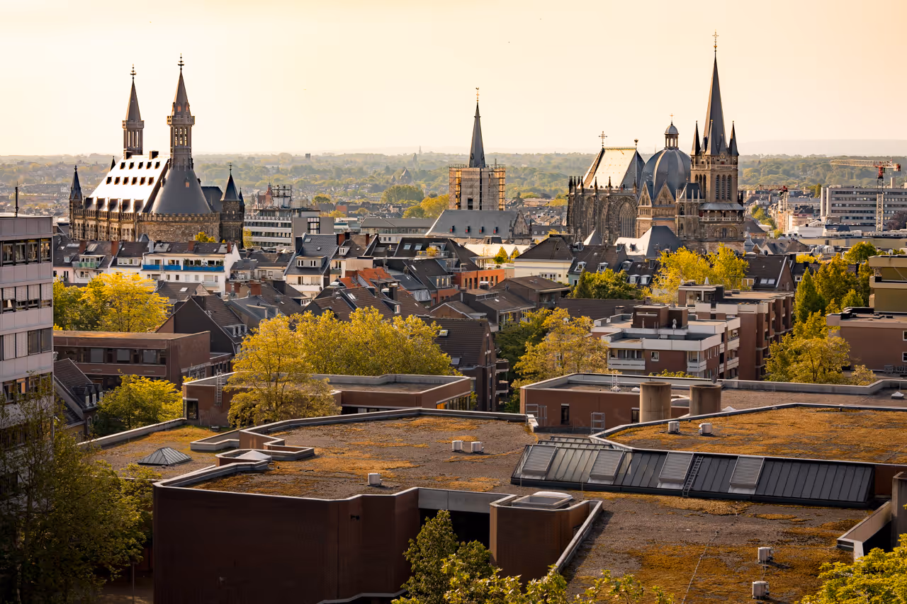 Blick über Aachen auf den Dom